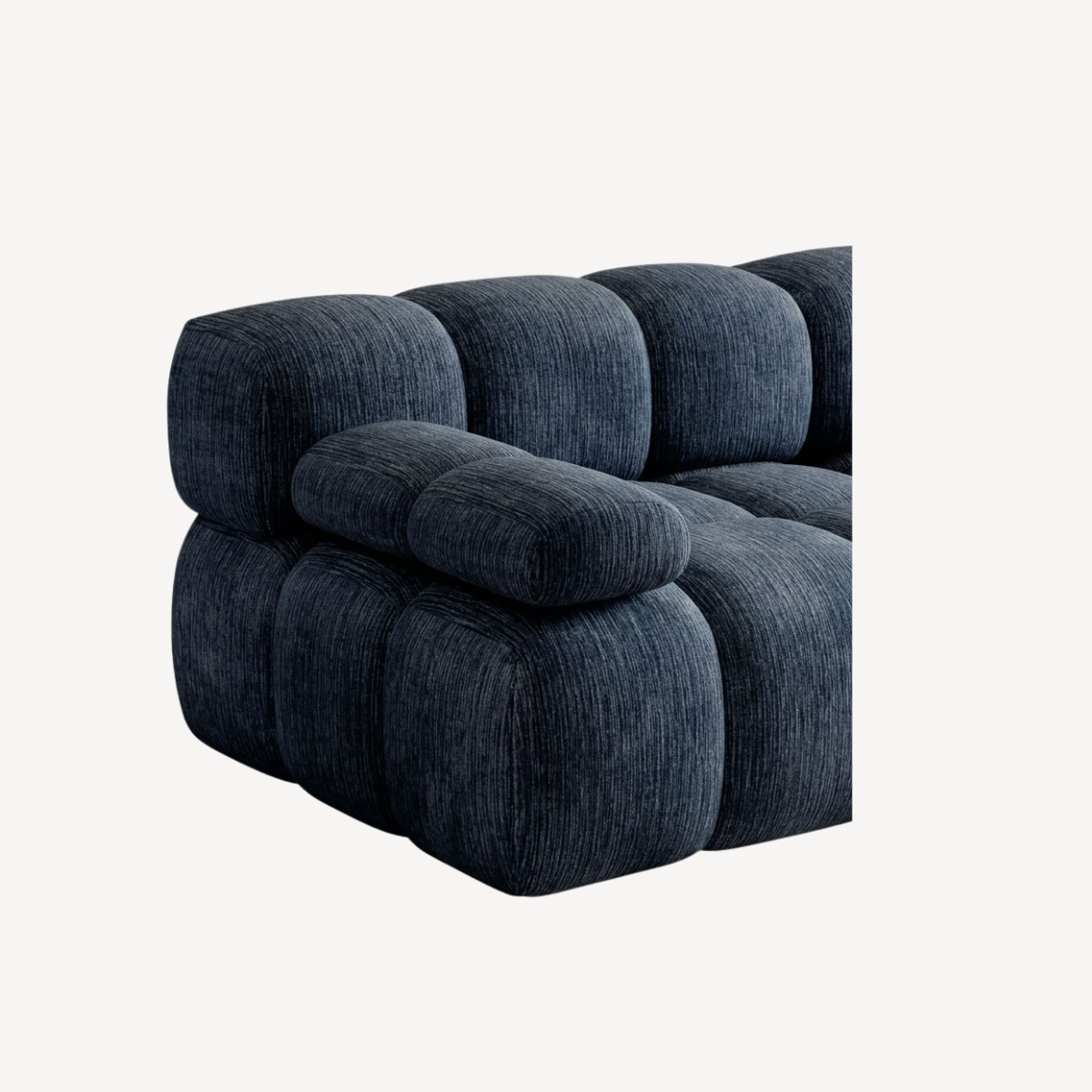 Canapé droit 3 places en chenille bleu foncé, angle rapproché sur accoudoir