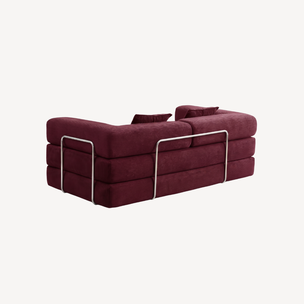 Canapé bordeaux en velours côtelé, assise déployée avec deux coussins décoratifs.