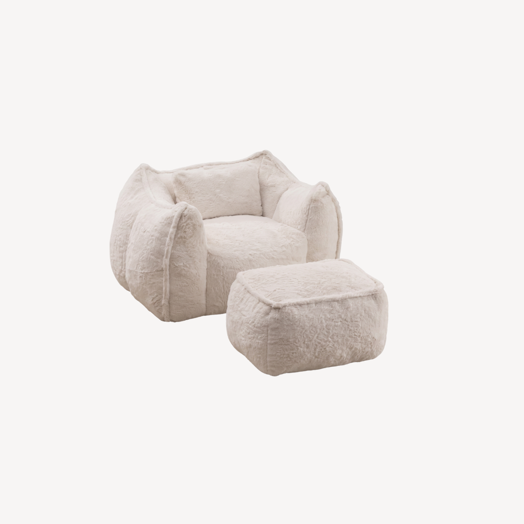 Fauteuil 1 place en fourrure beige clair avec repose-pied, vue de face