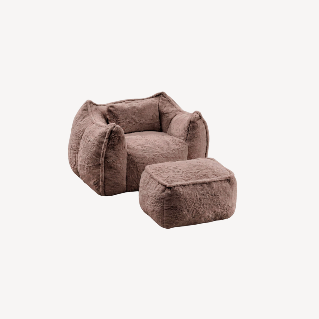 Fauteuil 1 place en fourrure marron, vue de trois-quarts, avec repose-pied
