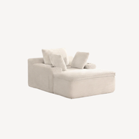 Fauteuil compressé 1 place en velours côtelé blanc, vue 3/4 avec coussins d’appoint.